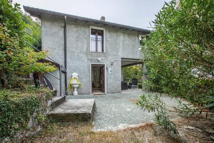 Villa per 8 persone, con Balcone e Giardino nonché Panorama a Comune di Varenna