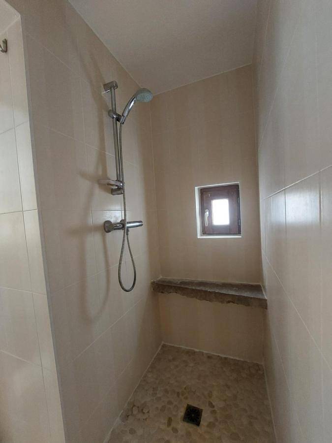 Location de vacances pour 3 personnes, avec vue ainsi que jardin et piscine à Villebois - 4