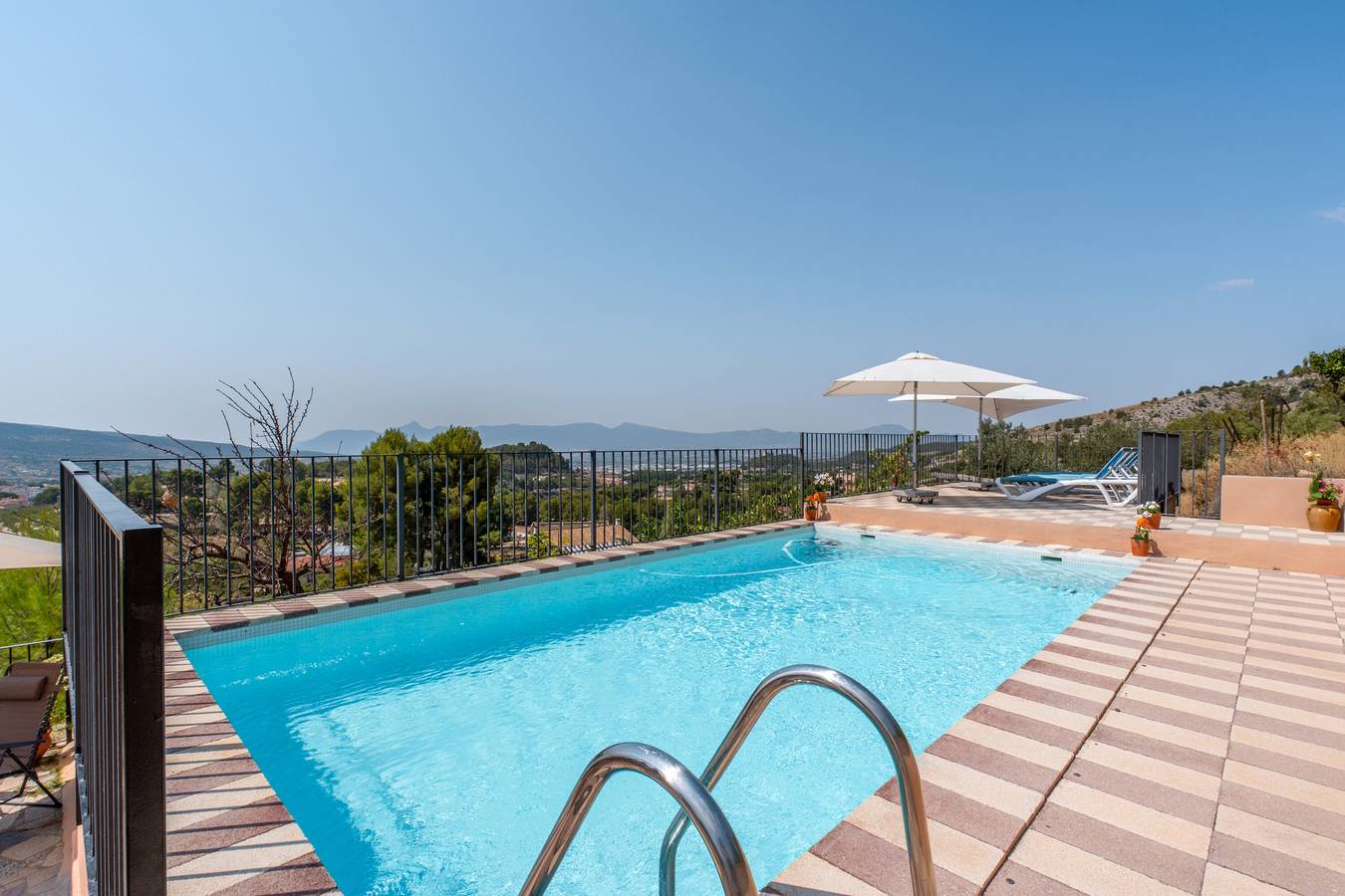 Landhaus 'Sol' mit Bergblick, Gemeinschaftspool und Wi-Fi in Ibi, Alicante Binnenland