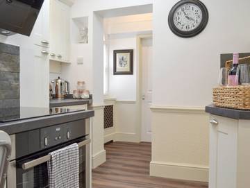 Log Cabin for 2 People in York, Yorkshire, Photo 3