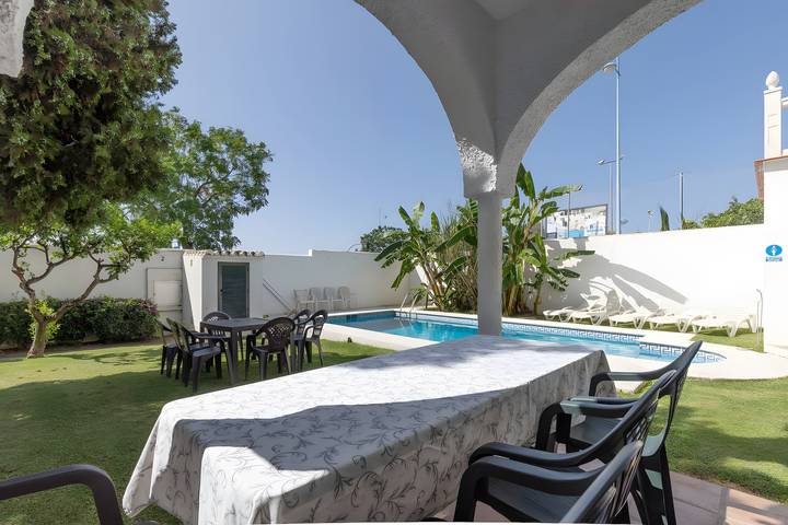 Ferienhaus für 16 Personen, mit Balkon und Garten in Marbella - 3