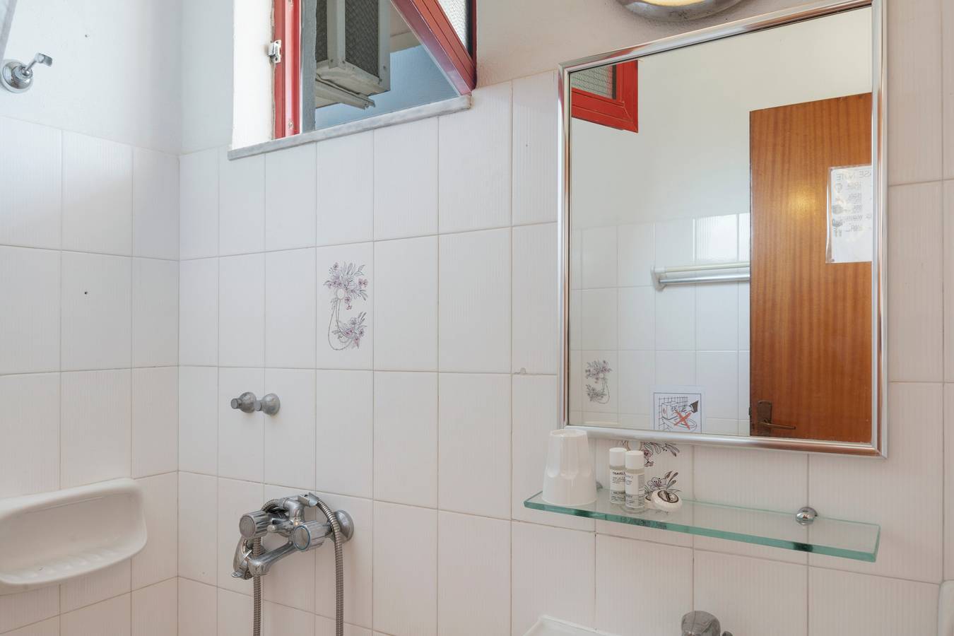 Studio Appartement 'Golden Sun 5' met Uitzicht op Zee, Gedeeld Zwembad en Wifi, foto 11