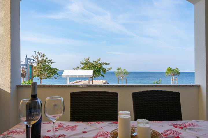 Apartament wakacyjny dla 6 osób, z balkon/ taras, zwierzęta dozwolone w Mandre