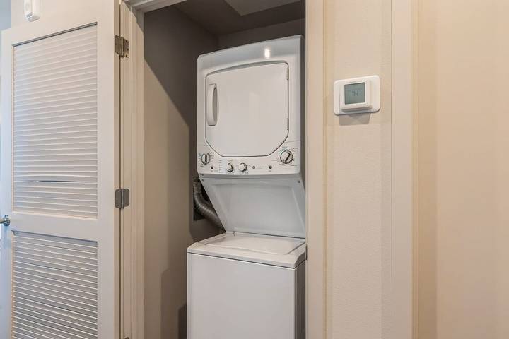 Vacation rental for 2 people, with pool and balcony in Reno