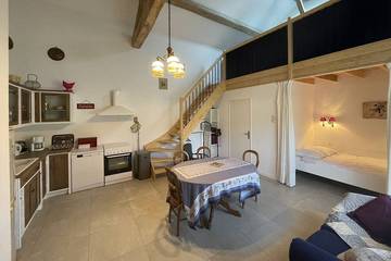Gîte pour 5 personnes, avec terrasse ainsi que piscine et jardin à Beynost