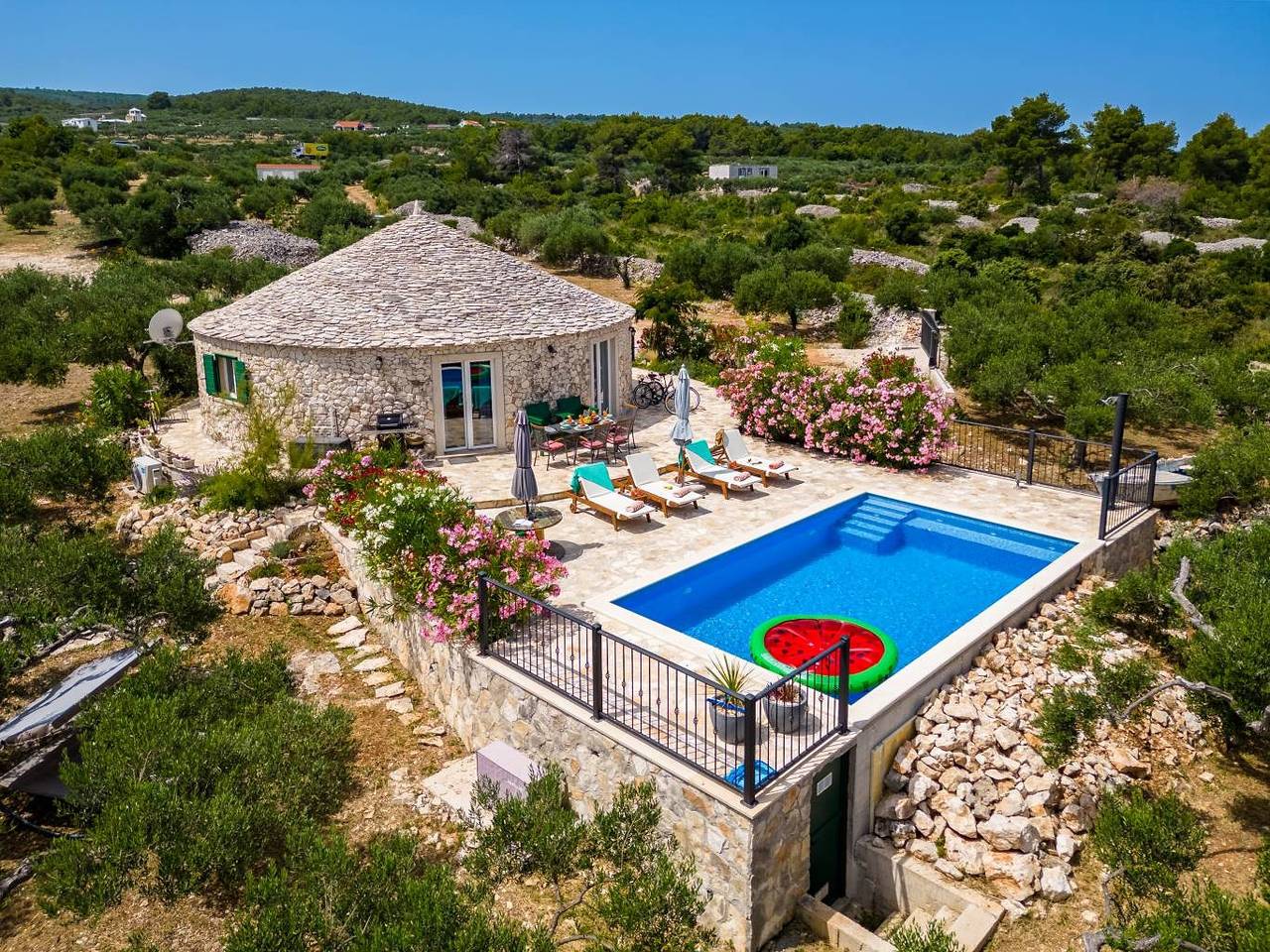 2-Zimmer-Haus mit Terrasse und Meerblick Mirca, Brac K-23797 in Sutivan, Brac