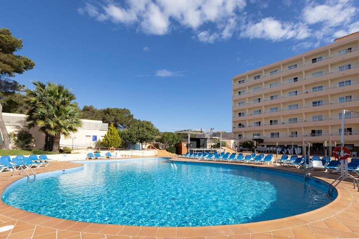 Hotel para 2 personas, con piscina además de piscina para niños y jardín - 1