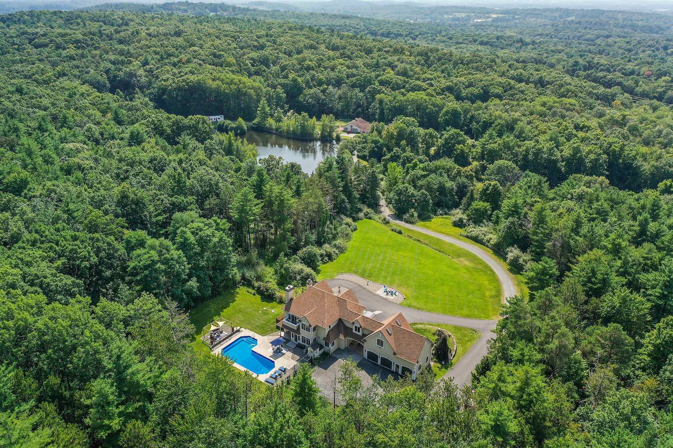 Entire apartment, Hidden Retreat 4-homes 134 acres in Rensselaer County