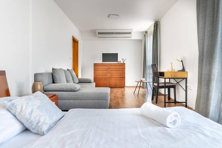 Hotel voor 4 personen, with sauna and zwembad as well as tuin and uitzicht, met huisdier in Bratislava