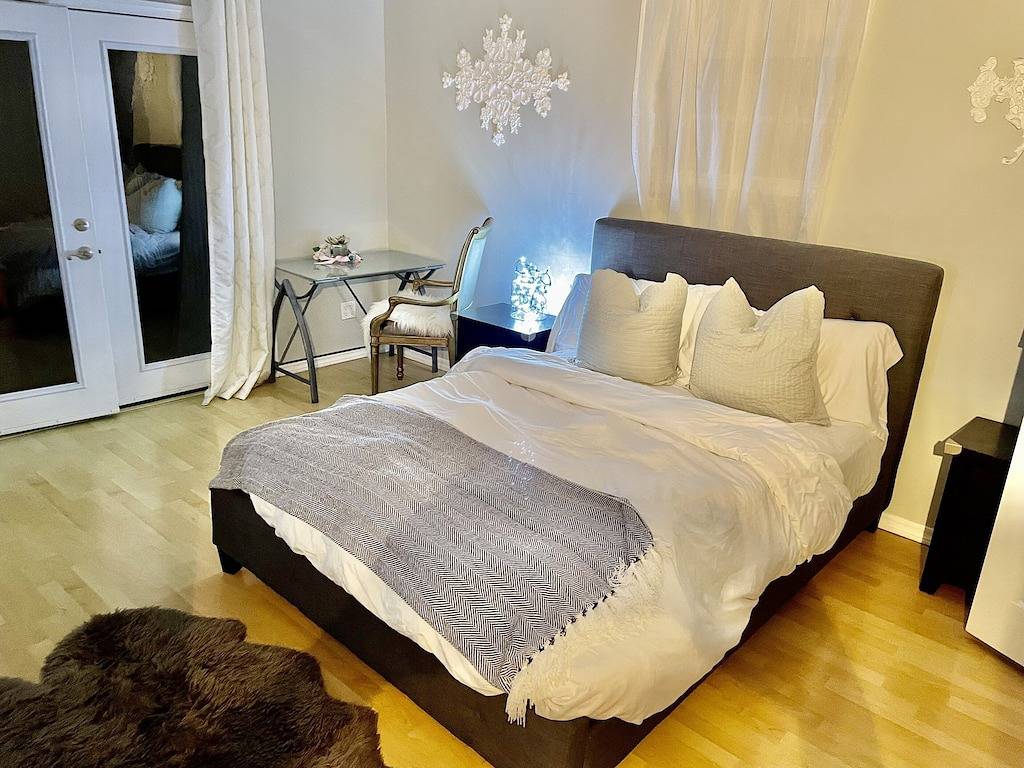 Villa for 12 Guests in West Los Angeles, Los Angeles