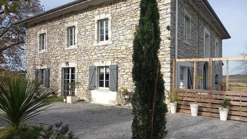 Gîte pour 2 personnes, avec terrasse et jardin à Bidache