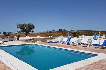 Gîte pour 6 personnes, avec terrasse ainsi que jardin et piscine dans Ourique