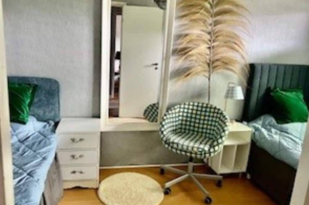 Hel lägenhet, Lägenhet för 8 Personer med terass in Båstad, Bjärehalvön