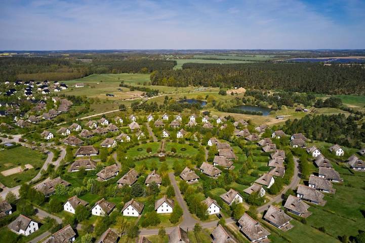Ferienhaus für 7 Personen, mit Whirlpool und Terrasse sowie Garten und Pool in Dobbin-Linstow