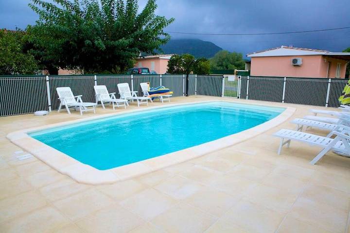 Location de vacances pour 4 personnes, avec terrasse ainsi que jardin et piscine à Ghisonaccia - 4