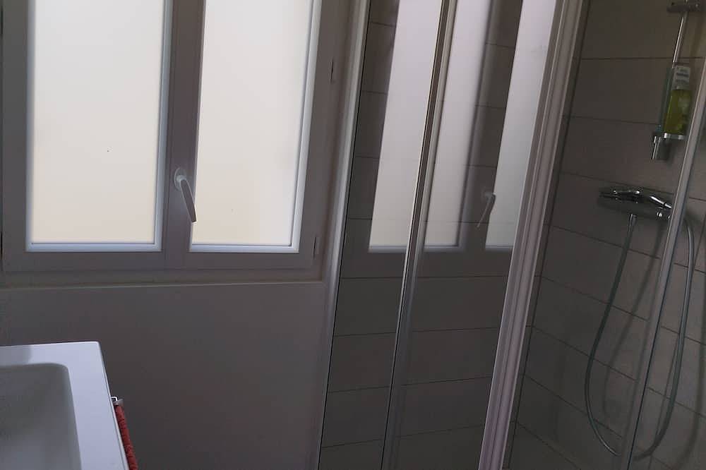 House in the heart of Ile Grande in Île-Grande, Rosa Granitküste