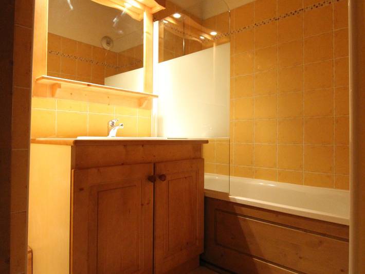 Apartamento entero, Apartamento para 4 personas con balcón y aparcamiento al pie de las pistas en Val-Cenis in Lanslebourg-Mont-Cenis, Región de Saint-Jean-de-Maurienne