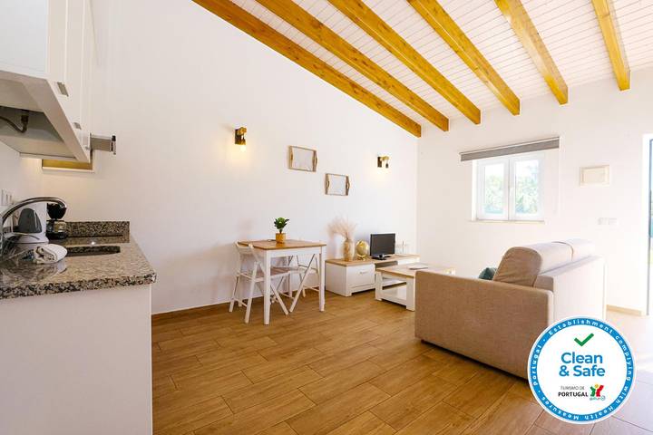 Ferienwohnung für 3 Personen, mit Terrasse und Garten sowie Pool - 1
