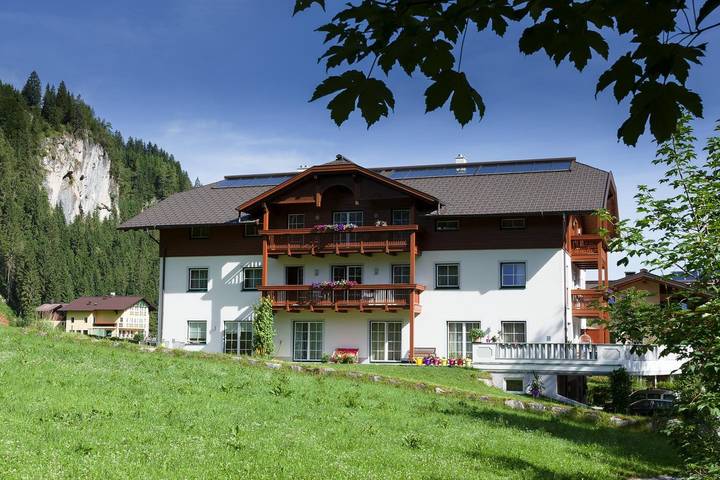 Ferienwohnung für 2 Personen, mit Balkon und Terrasse sowie Garten und Sauna in Kleinarl