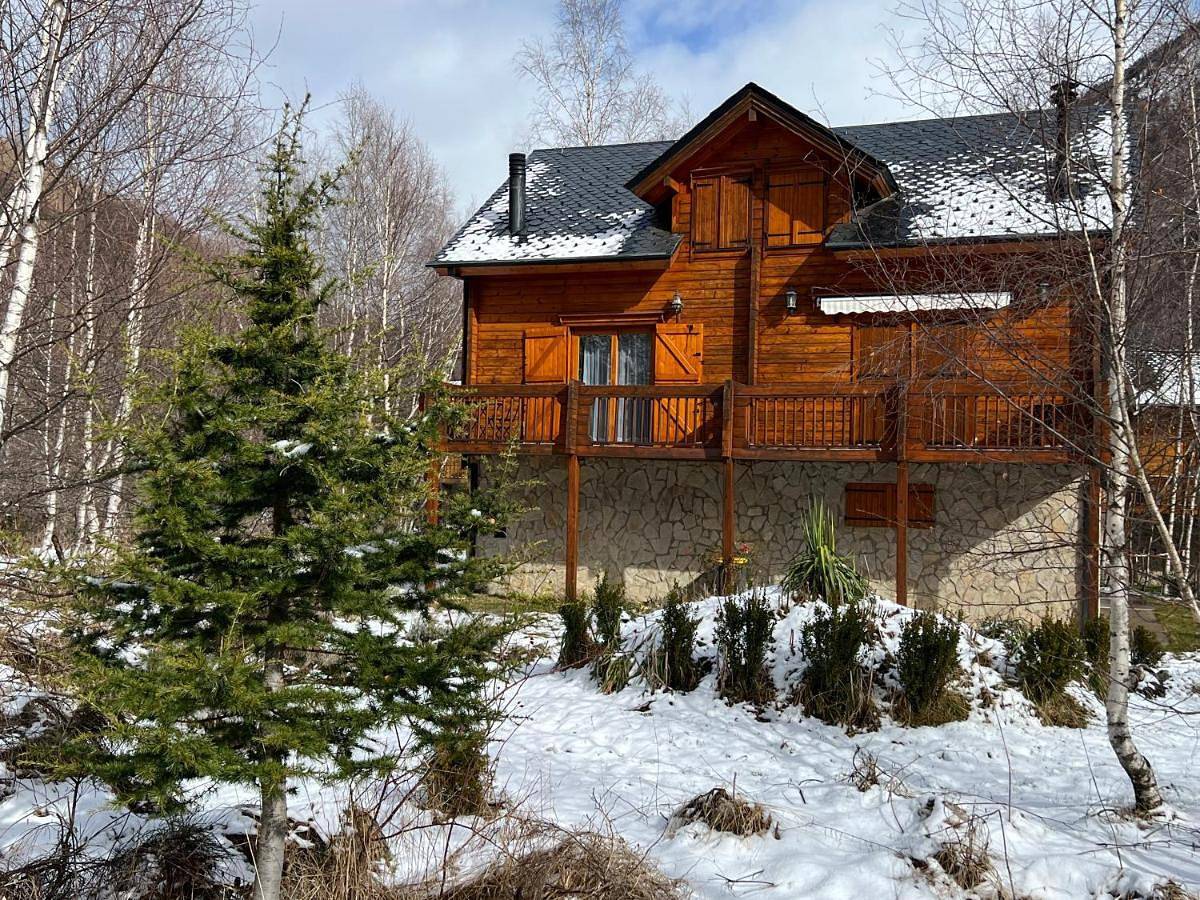Two-Bedroom Chalet in L'Hospitalet-près-l'Andorre, Pyrénées