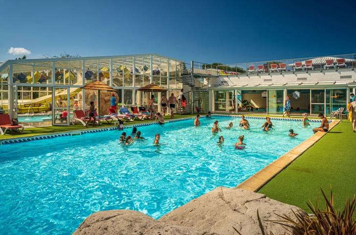 Camping pour 7 personnes, avec bassin pour enfant