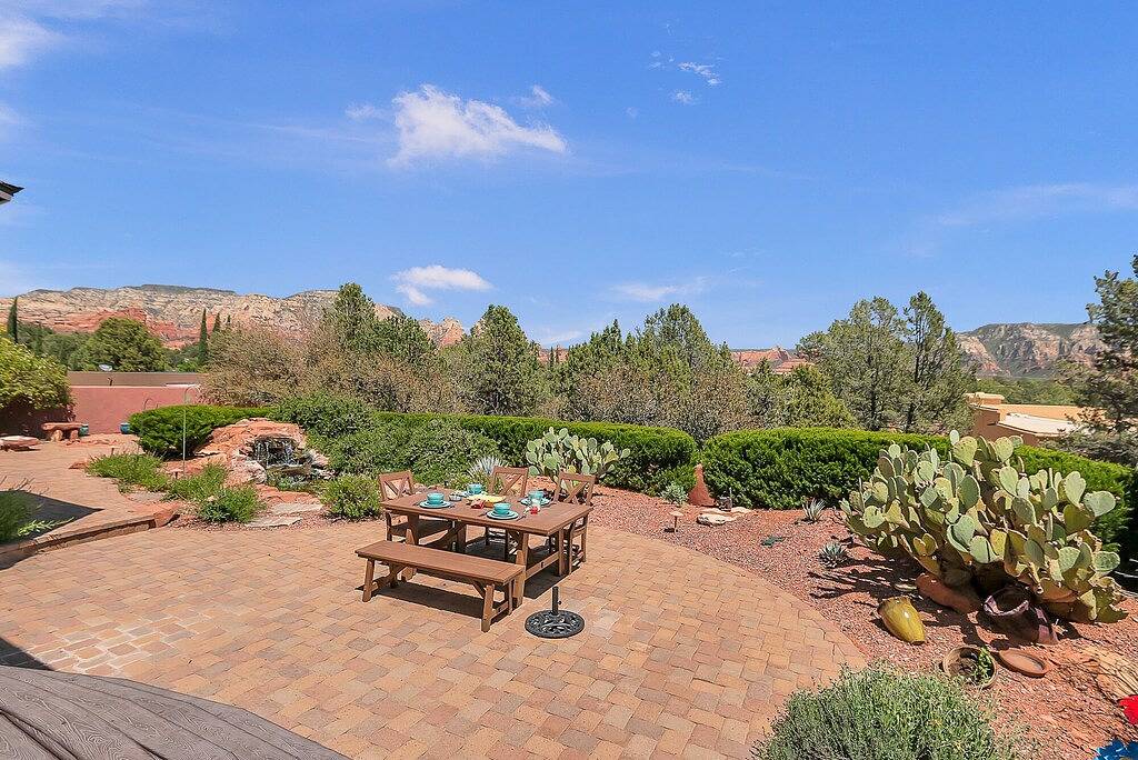 Experience luxury at the Sedona Last Wagon Estate, a stunning 3-bedroom retreat in West Sedona. in Sedona, Oak Creek Canyon
