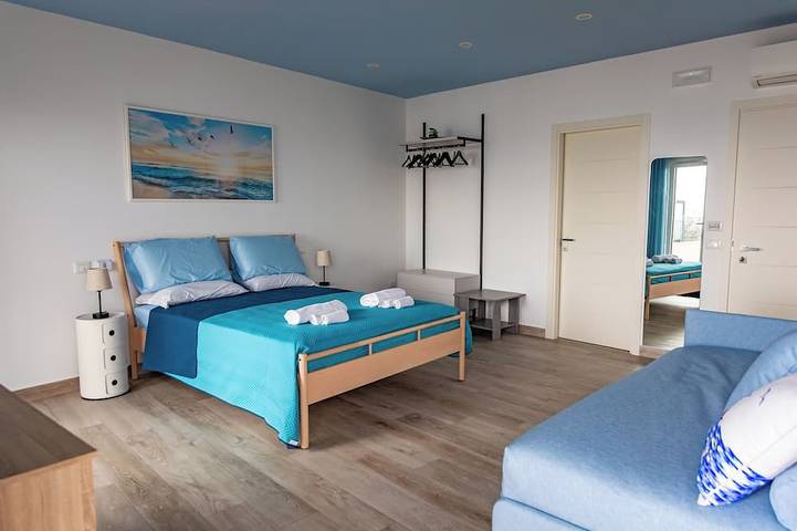 Appartement entier, Seafront apartment, between Mount Etna, Taormina, and Syracuse in Aci Castello (Borgo), Aci Castello