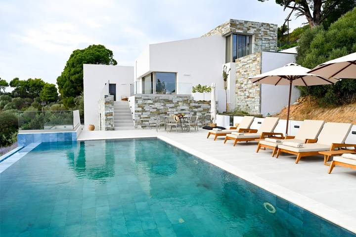 Ferienhaus für 10 Personen, mit Meerblick und Balkon sowie Terrasse und Pool auf Skiathos - 4