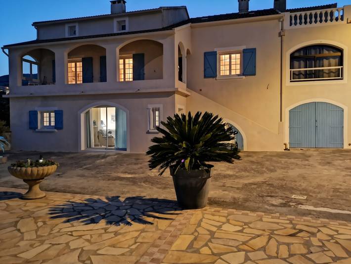 Appartamento intero, Appartamento vista mare a Bastia, terrazza e piscina privata. in Bastia, Capo Corso