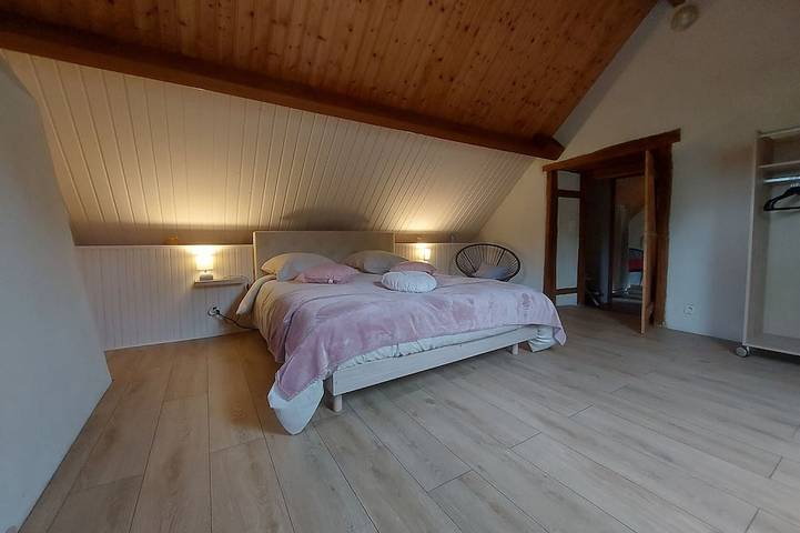 Gîte bucolique avec piscine, jardin et charme médiéval à Châteaudun in Châteaudun, Región de Châteaudun