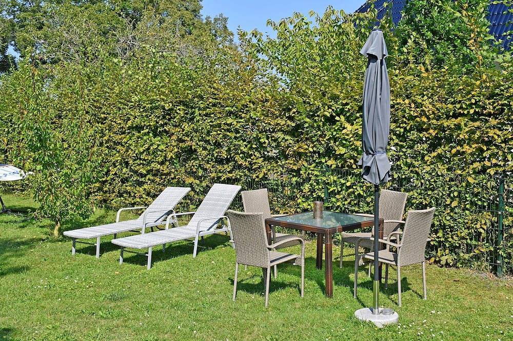Ganze Wohnung, Ferienwohnung mit Sitzecke im Garten am Bodden in Ralswiek - Ferienwohnung mit in Ralswiek, Bergen auf Rügen und Umgebung