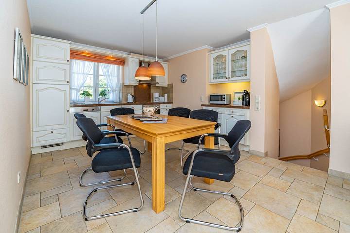 Ganze Wohnung, Großzügige Ferienwohnung für bis zu 4 Personen mit Garten. in Westerland, Sylt (Gemeinde)