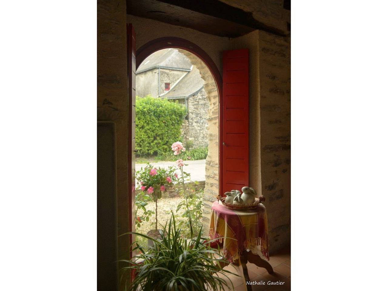 Maison de Campagne Spacieuse avec Piscine Privée et Jardin Clos in Pannecé, Vallée de la Loire