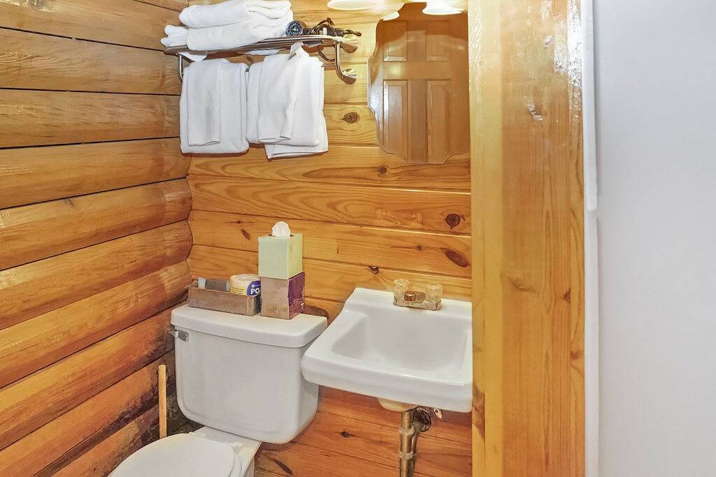 Cabin for 4 Guests in Wimberley, Hays County
