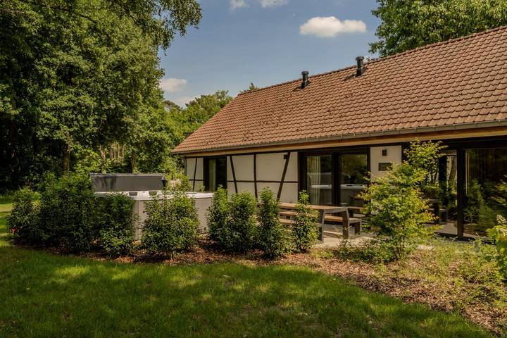 Woodz Lodges — Villa Lodge met Jacuzzi | 8 personen in Heusden-Zolder, Hasselt en omgeving