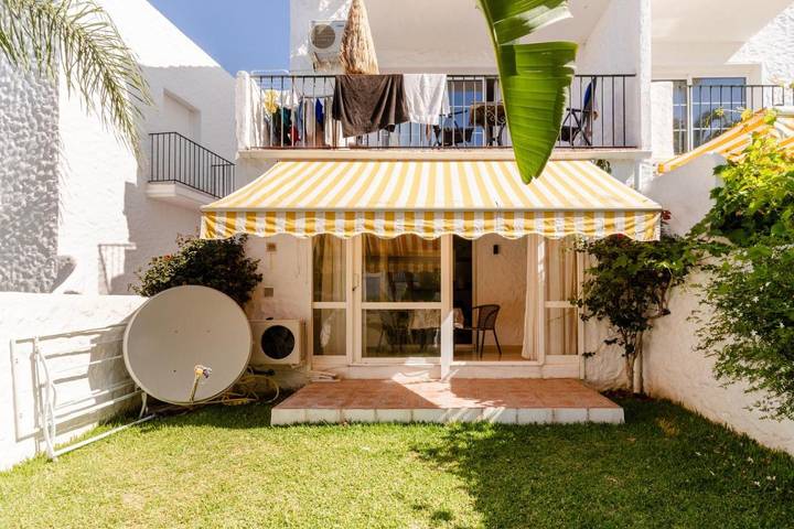 Apartamento de vacaciones para 3 personas, con Terraza además de Jardín y Piscina en El Paraíso