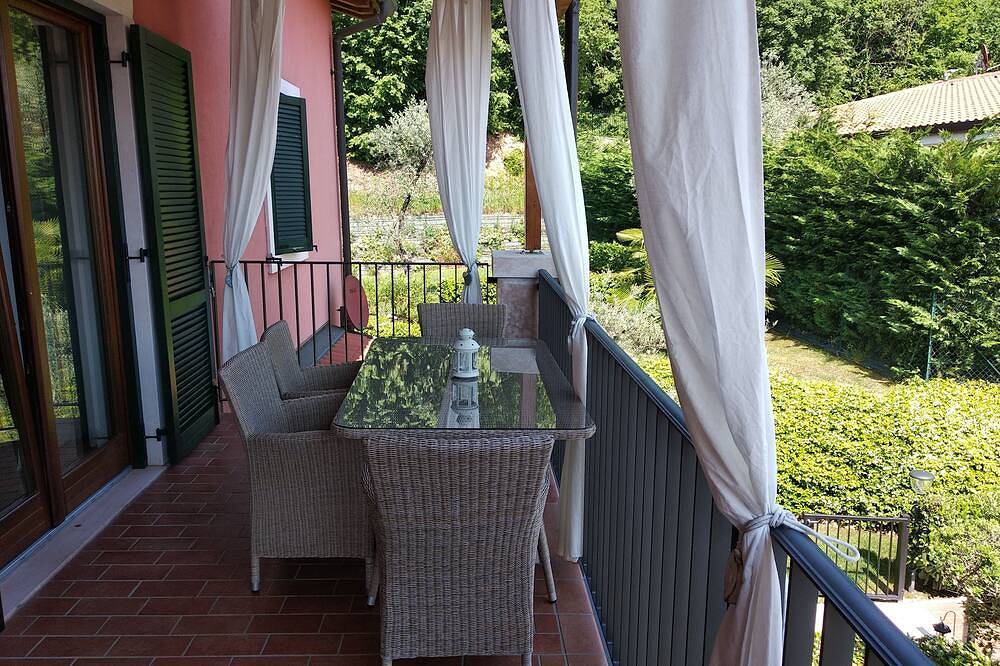 2 Etagenwohnung Mit Terrasse Und Pool (Wi-Fi & Klimaanlage) Enthalten) in Costermano, Gardasee-Berge