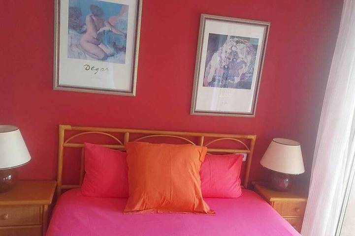Entire apartment, Holiday apartment directly on the beach, family-friendly, well-maintained complex with pool in Torredembarra, Costa Dorada