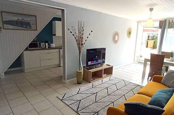 Location de vacances pour 4 personnes, animaux acceptés à Saint-Julien-les-Rosiers - 3