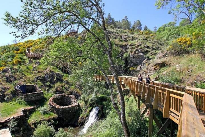 Location de vacances pour 7 personnes, avec terrasse ainsi que piscine et jacuzzi, animaux acceptés à Guarda - 4