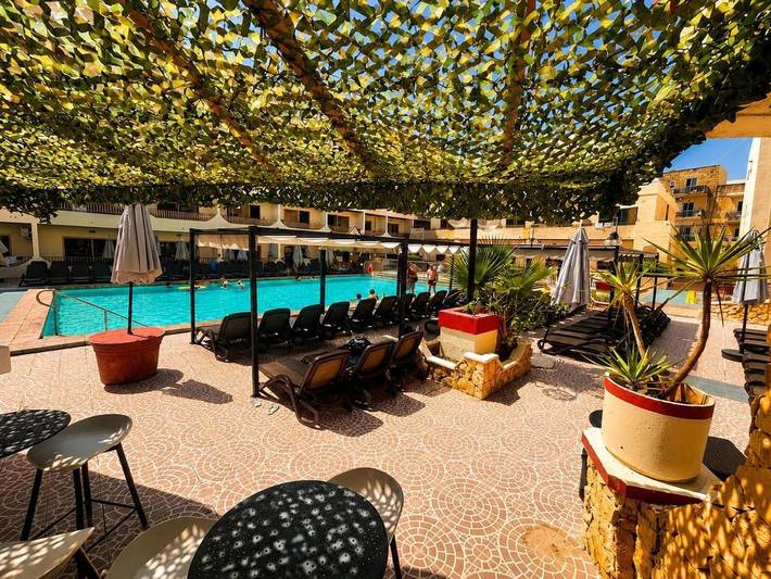 Appart’hôtel pour 2 personnes, avec Balcon et Terrasse ainsi que Jardin et Bassin pour enfant