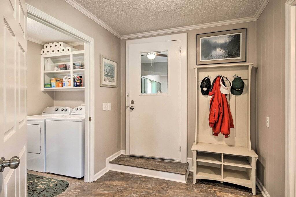 Family Home w/ Fire Pit, 2 Mi to Lake Access in Lake Murray