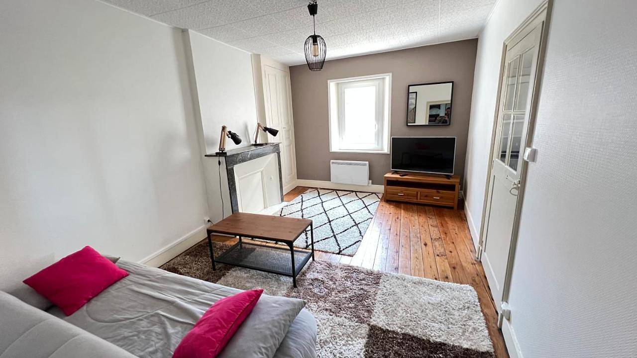 Appartement entier, Au pied du donjon in Montrichard Val de Cher, Région de Blois