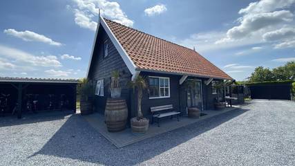 Ferienhaus für 4 Personen, mit Balkon/Terrasse und Terrasse in Renesse
