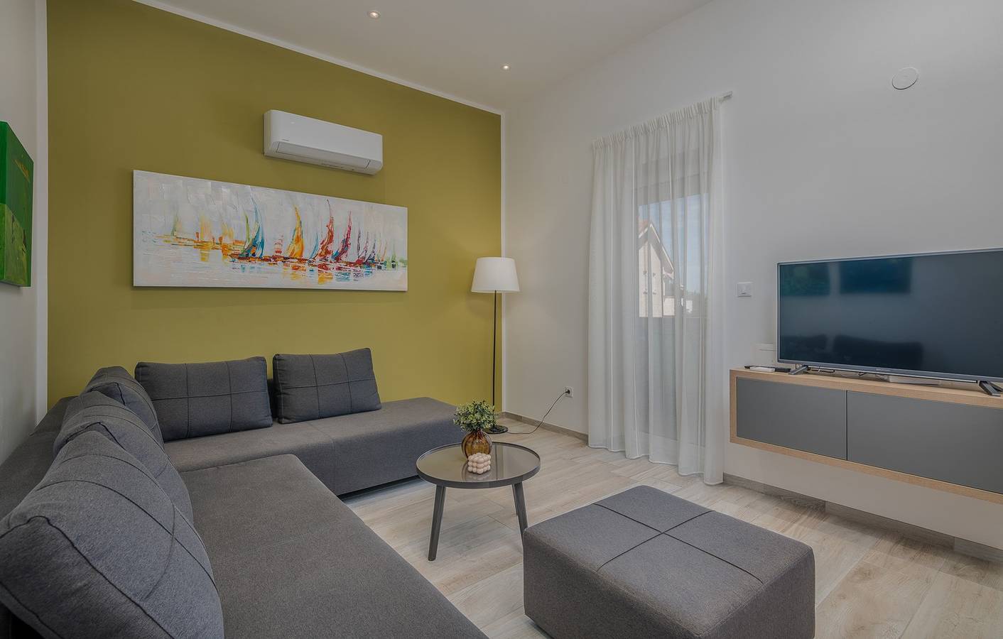 Ganze Wohnung, Brandneue App Sunshine in Klimno mit zwei Schlafzimmern und Balkon mit Meerblick in Klimno, Krk