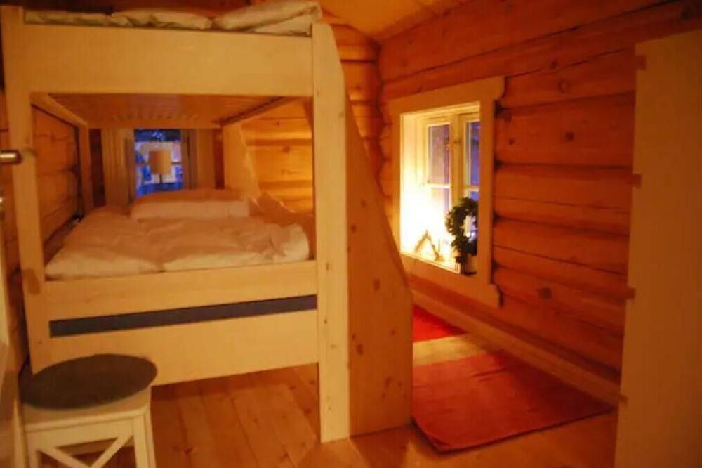 Lodge by lake and slopes in Vemdalen, Jämtland