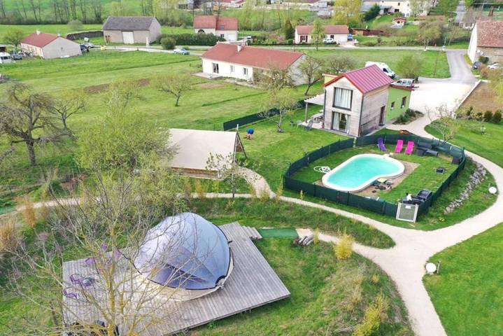 Chambre d’hôte pour 2 personnes, avec Jacuzzi et Terrasse ainsi que Jardin et Vue
