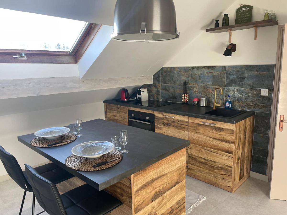Appartement entier, One-Bedroom Apartment in Saint-Laurent-en-Grandvaux, Parc naturel régional du Haut-Jura