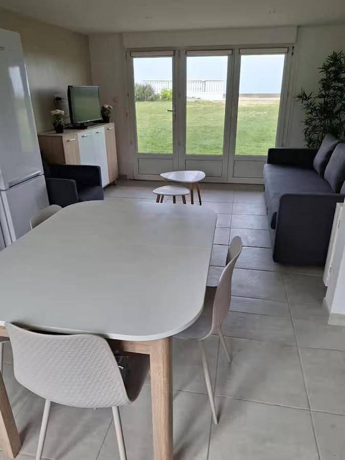 Two-Bedroom House in Omaha Beach, Saint-Laurent-sur-Mer