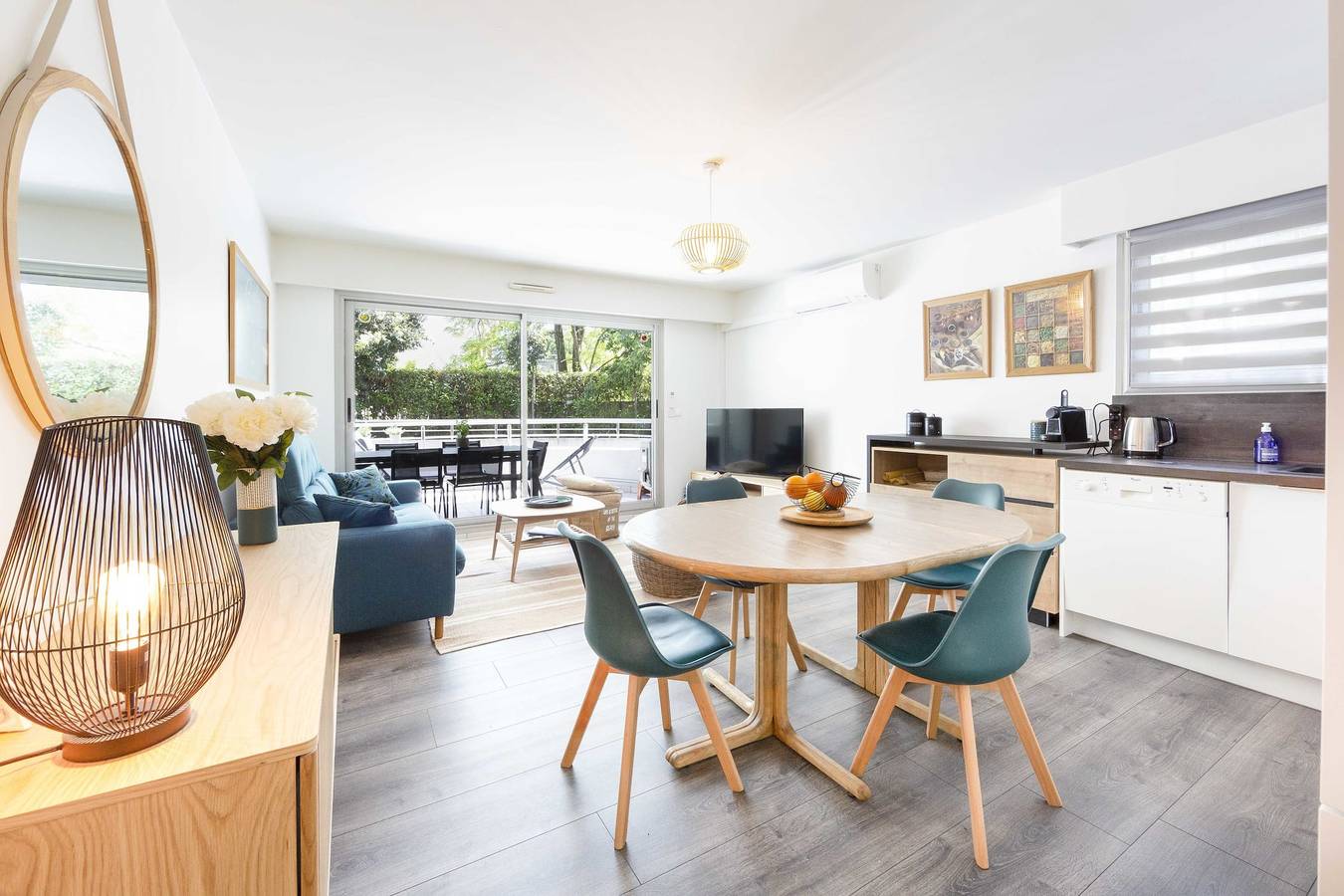 Geheel appartement, Salvy 2 bedrooms near the beach (300 meters) in Antibes, Cannes regio